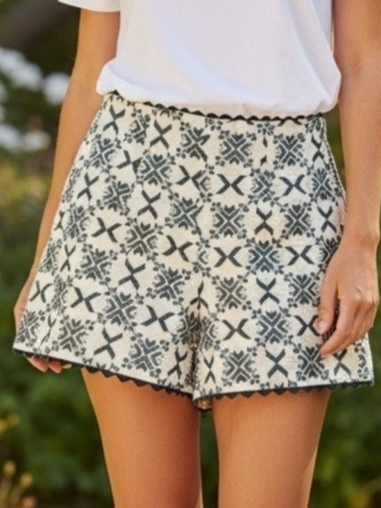 Zara Pants - Zara Cream and Black Patterned Scallop-Hem Shorts